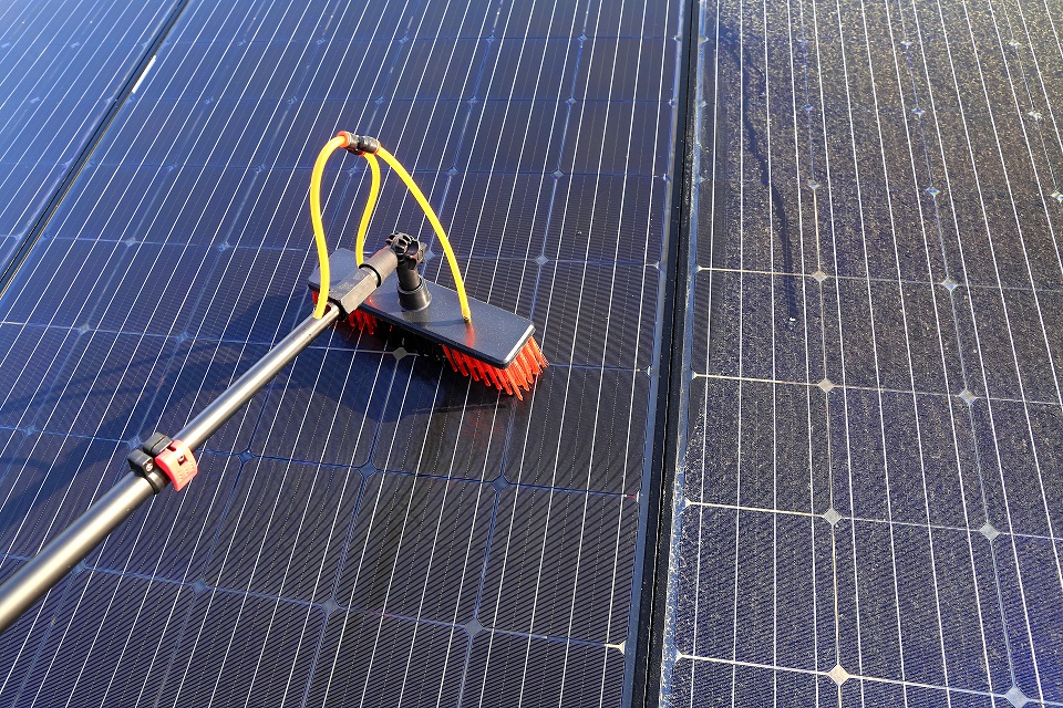 Gentle cleaning of solar