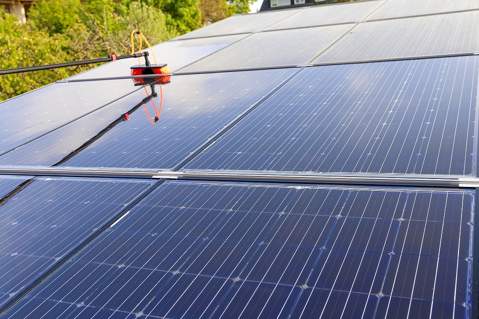 Gentle cleaning of solar